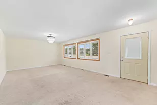 109 Landmeier Rd, Elk Grove Village, IL 60007 - Photo 11