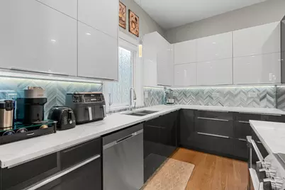 5047 W Winnemac Avenue, Chicago, IL 60630 - Photo 11