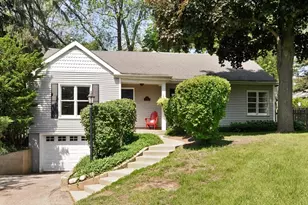 636 Exmoor Ave, Barrington, IL 60010 - Photo 1