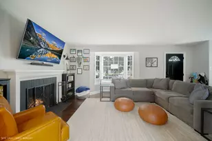 9717 S Hamlin Ave, Evergreen Park, IL 60805 - Photo 5
