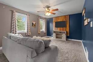 212 Galvin Pkwy, Harvard, IL 60033 - Photo 5