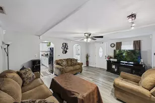 207 Second St, Elgin, IL 60123 - Photo 7