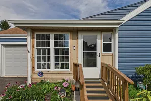 207 Second St, Elgin, IL 60123 - Photo 3