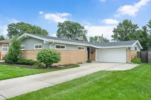901 S Myrtle Ave, Villa Park, IL 60181 - Photo 1