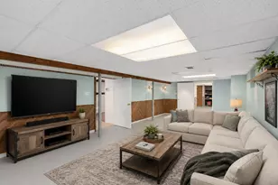 901 S Myrtle Ave, Villa Park, IL 60181 - Photo 17