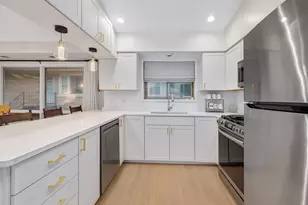 901 S Myrtle Ave, Villa Park, IL 60181 - Photo 7