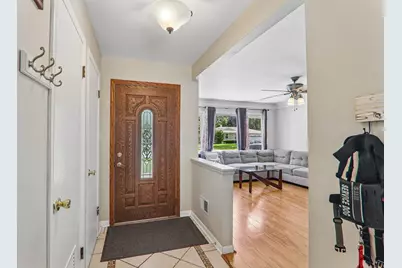 1212 Carswell Avenue, Elk Grove Village, IL 60007 - Photo 3