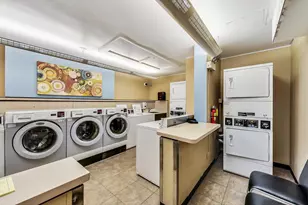 201 E Chestnut St, Chicago, IL 60611 - Photo 53