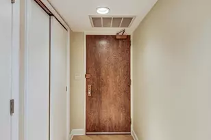 201 E Chestnut St, Chicago, IL 60611 - Photo 29