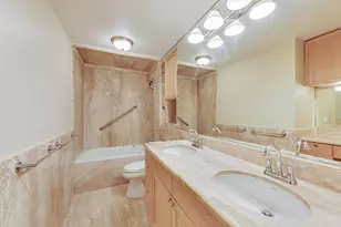 201 E Chestnut St, Chicago, IL 60611 - Photo 7