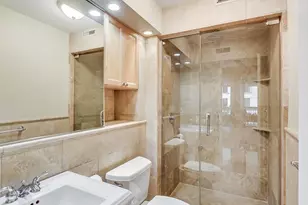 201 E Chestnut St, Chicago, IL 60611 - Photo 9