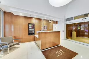 201 E Chestnut St, Chicago, IL 60611 - Photo 21
