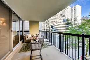 201 E Chestnut St, Chicago, IL 60611 - Photo 13