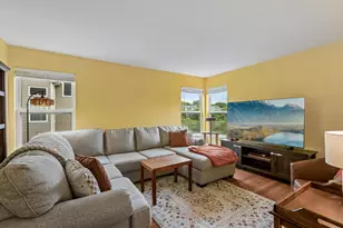 1092 N Camden Ln, South Elgin, IL 60177 - Photo 7