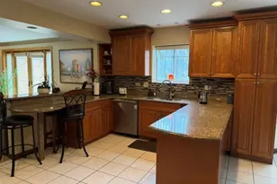 8283 Lake Ridge Dr, Burr Ridge, IL 60527 - Photo 9