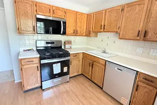 1975 Windsong Dr, Schaumburg, IL 60194 - Photo 3