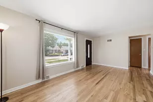 1009 Leith Ave, Waukegan, IL 60085 - Photo 5