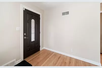 1009 Leith Avenue, Waukegan, IL 60085 - Photo 3