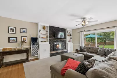 6121 Sands Road, Crystal Lake, IL 60014 - Photo 9