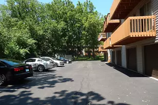 375 Woodridge Cir, South Elgin, IL 60177 - Photo 3
