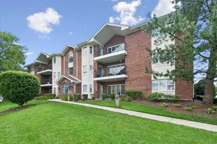 13129 Forest Ridge Dr, Palos Heights, IL 60463 - Photo 1