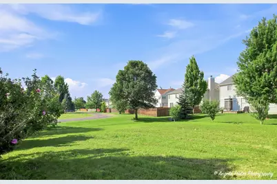 429 W Newbridge Lane, Round Lake, IL 60073 - Photo 3