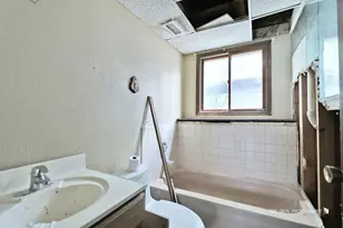 25 N Channel Dr, Round Lake Beach, IL 60073 - Photo 9