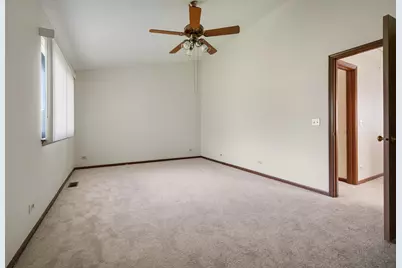 216 Brittany Drive #8E-2, Streamwood, IL 60107 - Photo 15