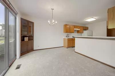 216 Brittany Drive #8E-2, Streamwood, IL 60107 - Photo 7