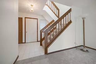 216 Brittany Dr, Streamwood, IL 60107 - Photo 3