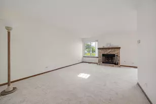 216 Brittany Dr, Streamwood, IL 60107 - Photo 5