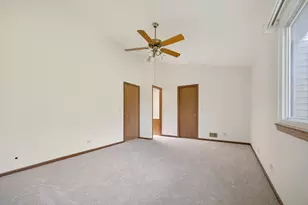 216 Brittany Dr, Streamwood, IL 60107 - Photo 17