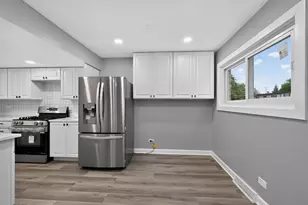 257 Dover Dr, Des Plaines, IL 60018 - Photo 5