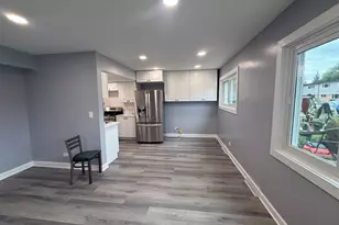 257 Dover Dr, Des Plaines, IL 60018 - Photo 3