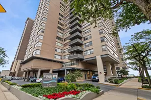 6301 N Sheridan Rd, Chicago, IL 60660 - Photo 1