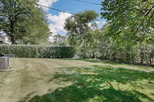 281 Diamond Head Dr, Des Plaines, IL 60018 - Photo 29