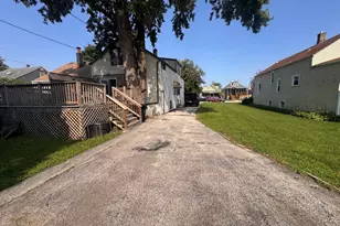 11028 S Sawyer Ave, Chicago, IL 60655 - Photo 3