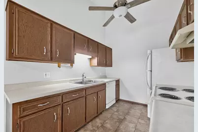 641 Amphitheater Drive #14, Rockford, IL 61107 - Photo 9