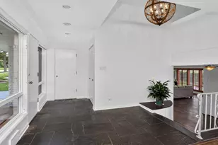 282 Stonegate Rd, Clarendon Hills, IL 60514 - Photo 3