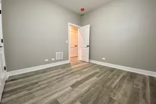 5667 W Higgins Ave, Chicago, IL 60630 - Photo 23