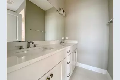 5667 W Higgins Avenue #1E, Chicago, IL 60630 - Photo 13
