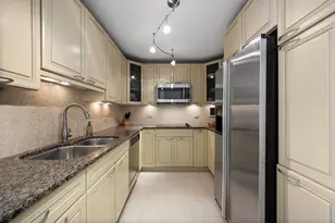 200 E Delaware Pl, Chicago, IL 60611 - Photo 13