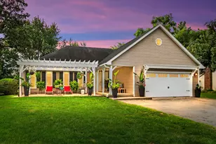 40W719 Longshadow Ln, Saint Charles, IL 60175 - Photo 1