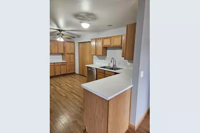 335 B Warren Street #B, Somonauk, IL 60552 - Photo 3