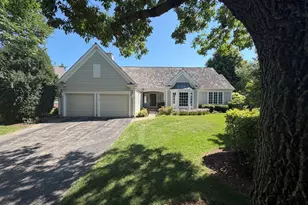 655 S Buckingham Ct, Lake Forest, IL 60045 - Photo 1