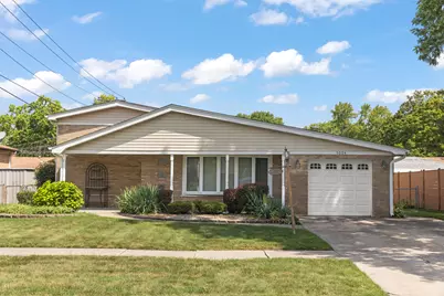 5004 W 107th Street, Oak Lawn, IL 60453 - Photo 1