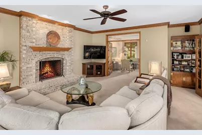 6905 Irish Court, Darien, IL 60561 - Photo 17