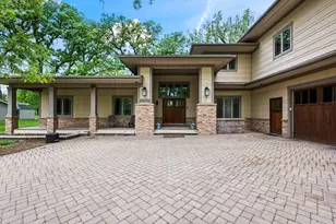 23W212 Blackcherry Ln, Glen Ellyn, IL 60137 - Photo 3