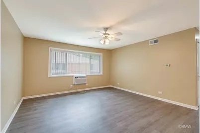32 N Main Street #1N, Glen Ellyn, IL 60137 - Photo 3