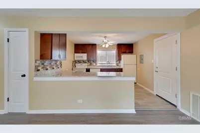 32 N Main Street #1N, Glen Ellyn, IL 60137 - Photo 5